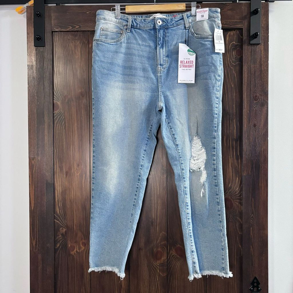 Celebrity Pink Plus Size High-Rise Straight-Leg Distressed Ankle Jeans NWT - Picture 4 of 8